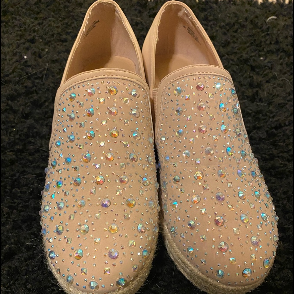 Size 7 1/2 Rhinestone studded shoe